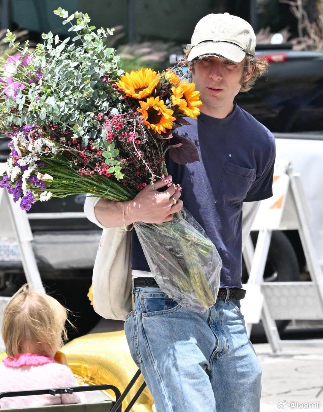 Jeremy Allen White 和他的花💐 