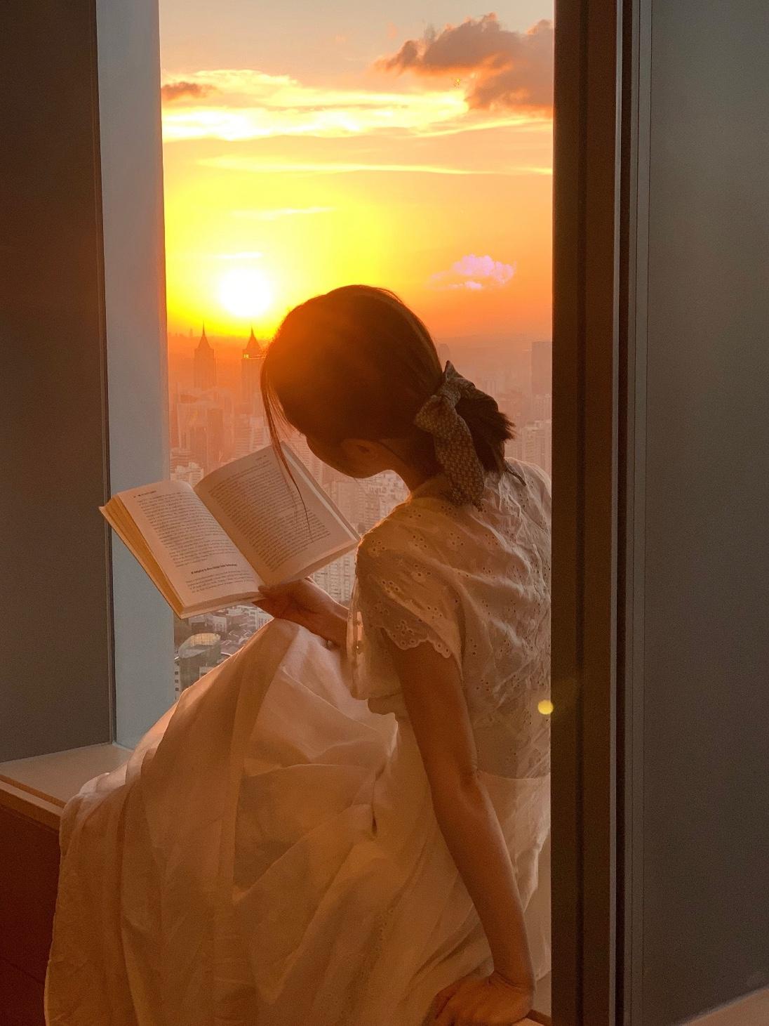 最狠得一句话：
读书，就是门槛最低的合法“打劫”​‎͏ 

别扯什么陶冶情操，