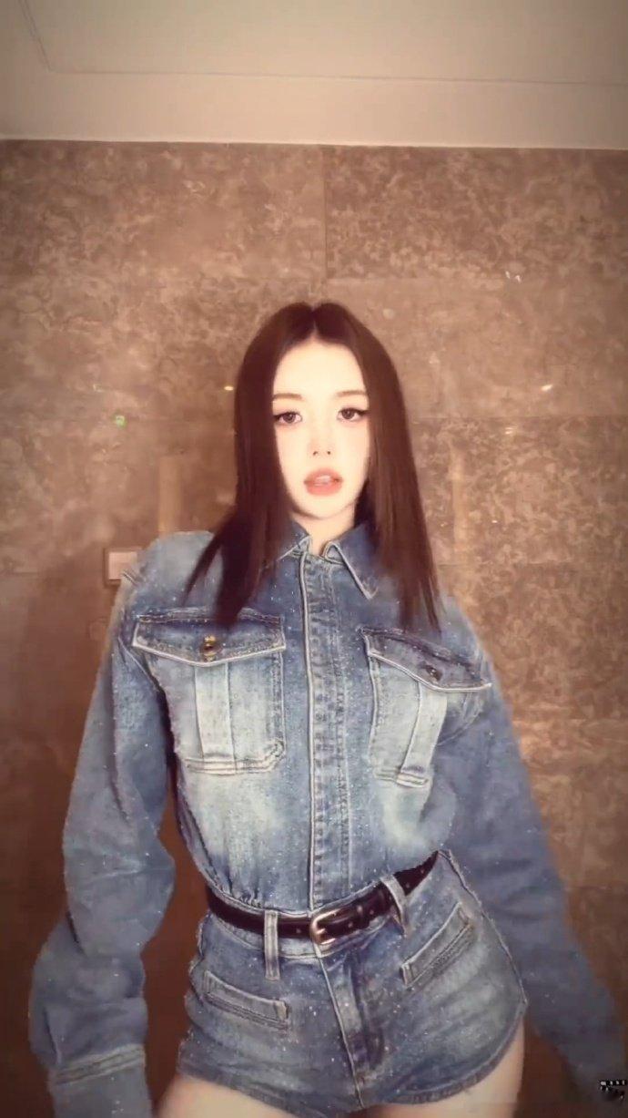 浪姐穿牛仔外套各有各的美一件简单牛仔外套，被乘风姐姐们穿出不同气场，随性又时髦，