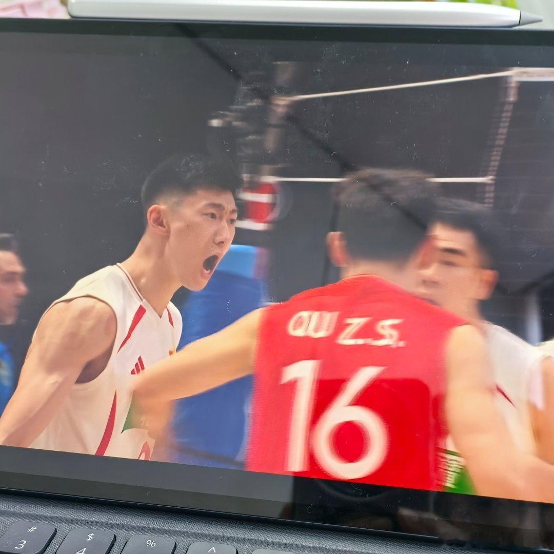 vnl排球国家联赛中国男排很棒，2-1反超咯，Drea一个开门红，我得去打球，看