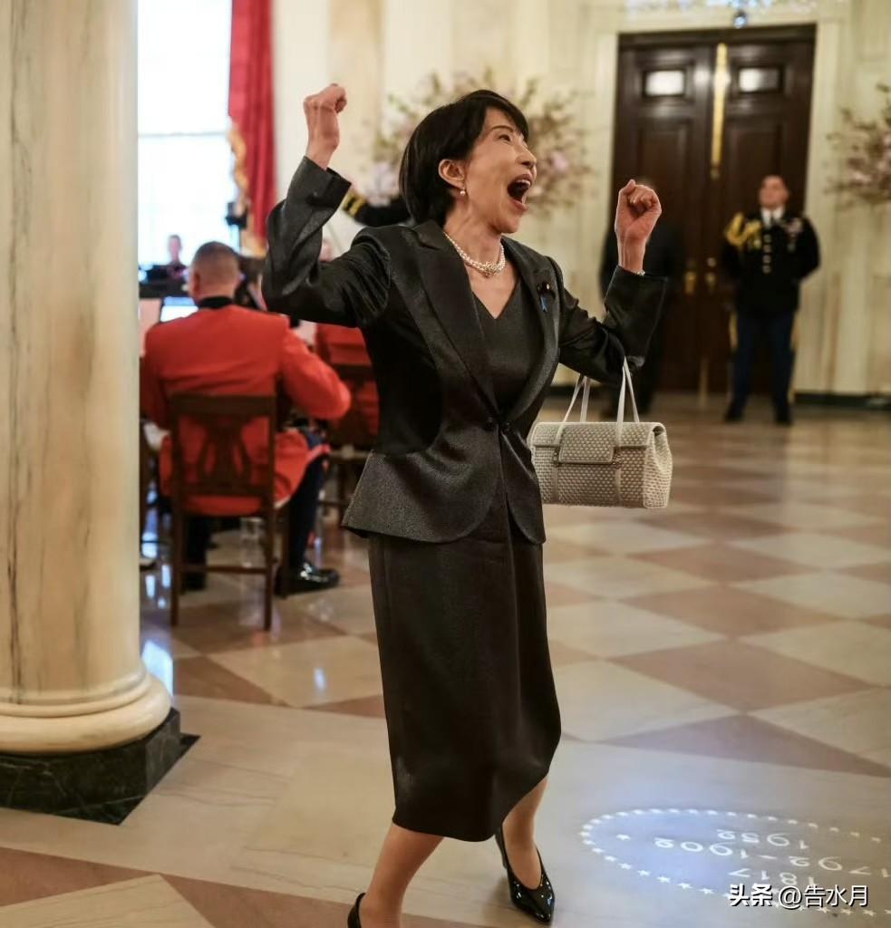 有人看老美记者给高市拍的照片吗？

不知道的还以为特没谱这是去会所了…

我都搞