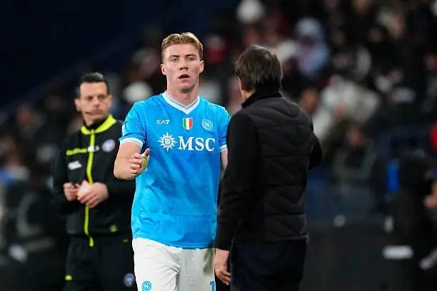 曼联将从霍伊伦身上回收5000万欧元，对明夏补强很重要那不勒斯总监曼纳已经表示会