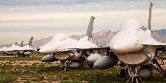 印度特别高兴，原因是美国F15又坠毁一架，于是印度在各国坠毁机型上面，给F16变