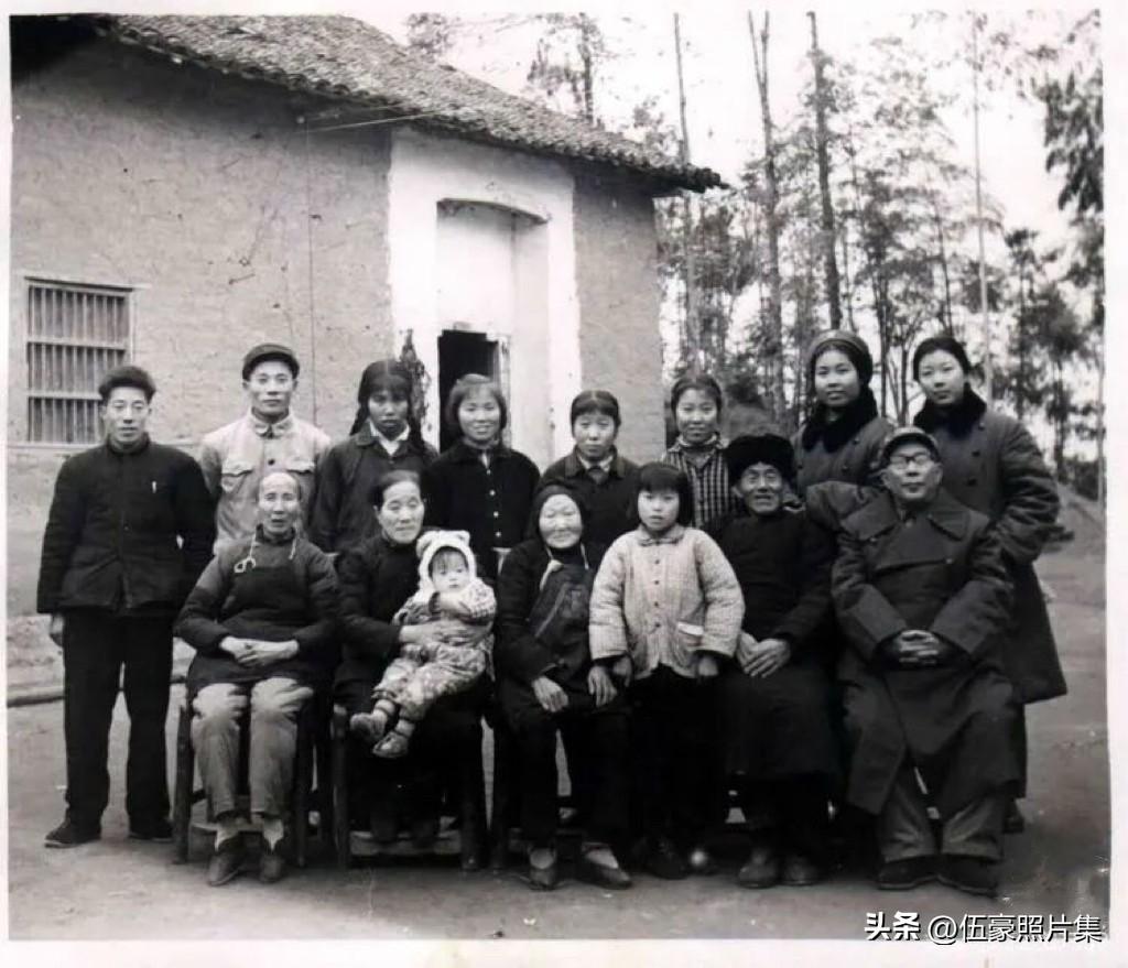 1974年年底，沈阳军区副政委、开国少将李少元回到湖北英山县方家咀乡葫芦盆村，在