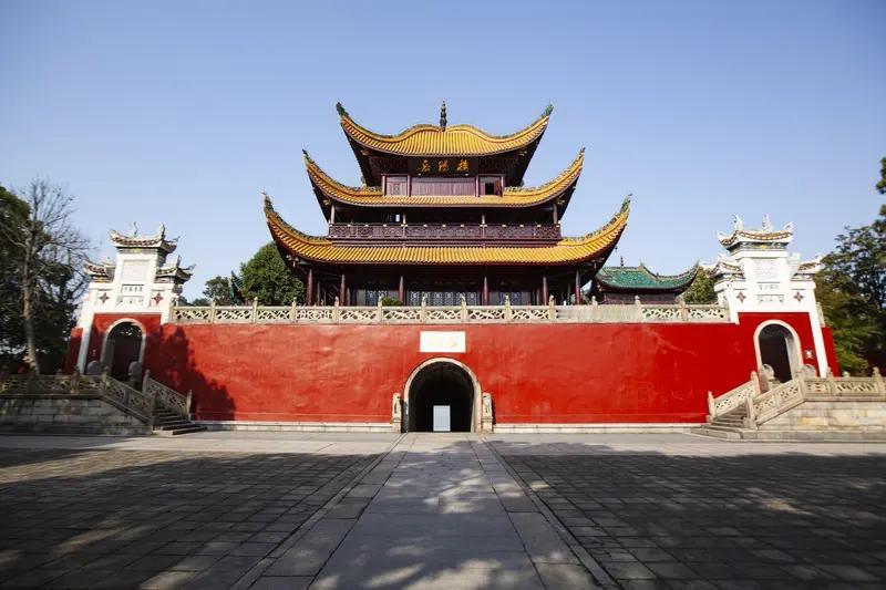 看到“湖南湖北湖对湖”这个上联，我一下就想到了“河南河北河连河”这个下联。你别说
