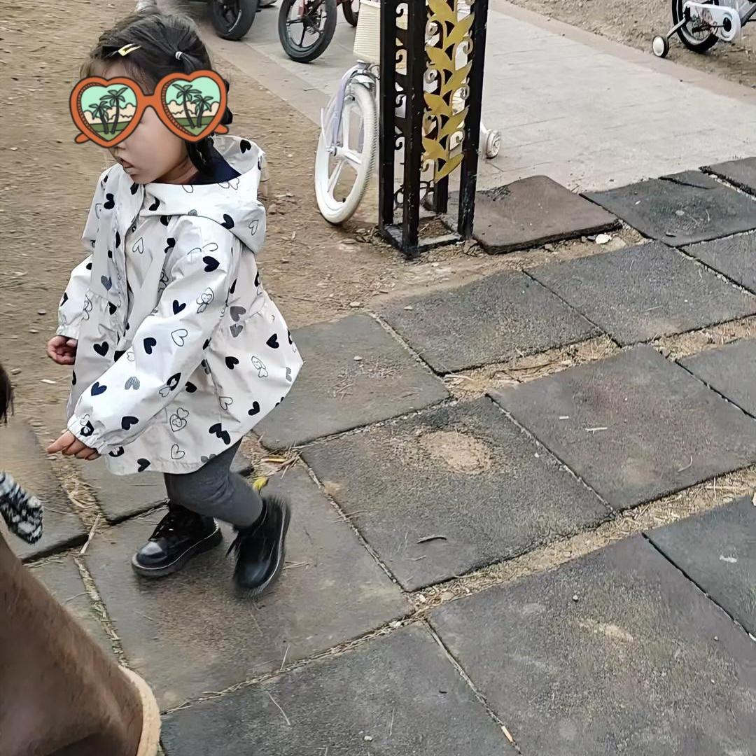 真心觉得带娃最轻松的日子，就是顺着孩子心意来。抽空带着孩子去他最爱玩的地方，任由