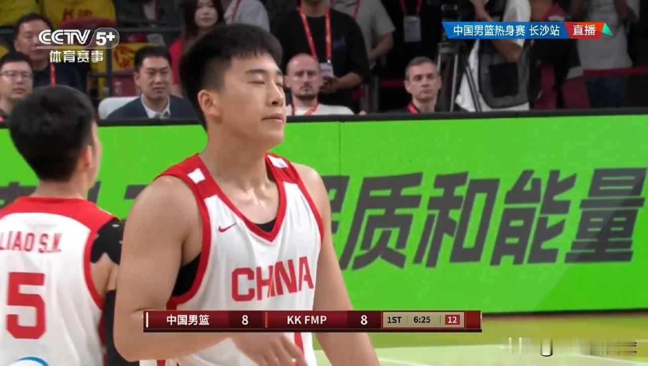 中国男篮新星王俊杰真是攻防俱佳！在今天进行的中国男篮和塞尔维亚KK FMP的热身