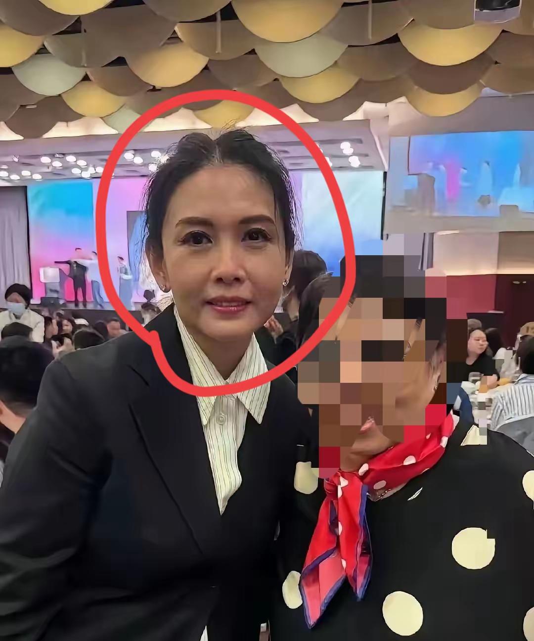 曾经的女神也老了，美人迟暮。