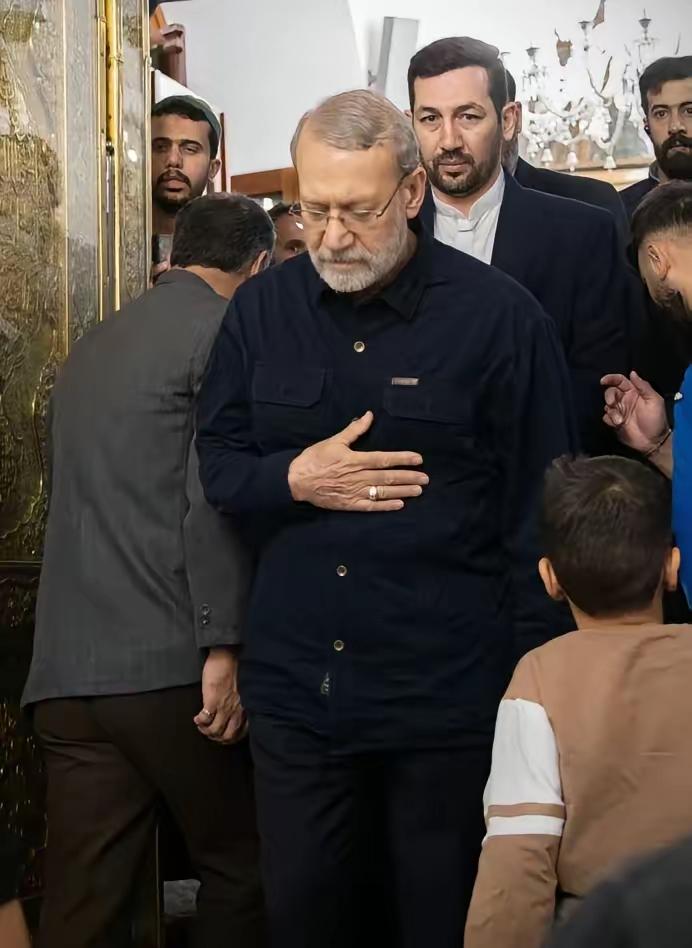 伊朗另类生存逻辑：不躲不藏，以制度对抗斩首
 
面对以色列持续不断的精准刺杀，各