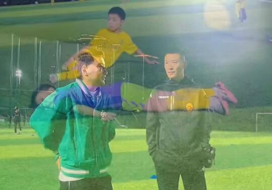 孩子打基础阶段⚽，更需要有专业背景的教练🔑