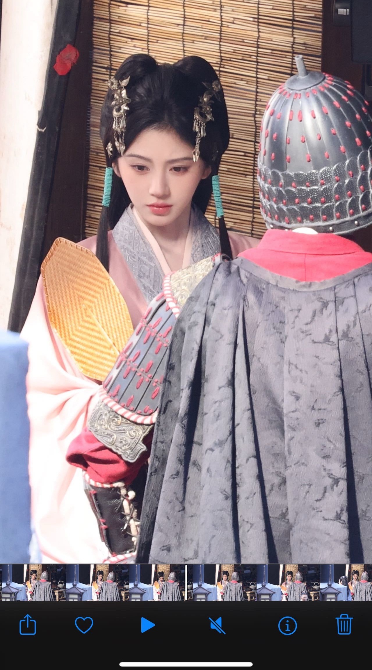 鞠婧祎苏绿夏鞠婧祎万花世界 美惨了😭 