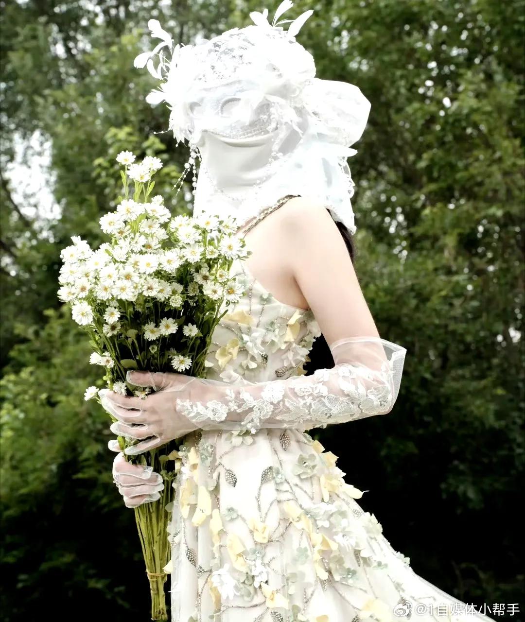 旺仔小乔开演唱会？
还全程不露脸，票价还贵的离谱，还唱翻唱歌曲，基本没有原创
什