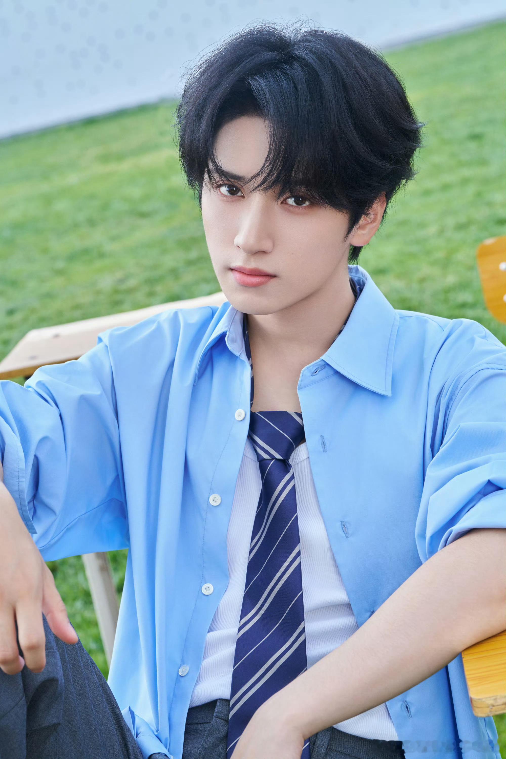 严浩翔  yhx严浩翔 廿二共赴浩曦启序yhx严浩翔0816生日快乐“冬日的暖阳