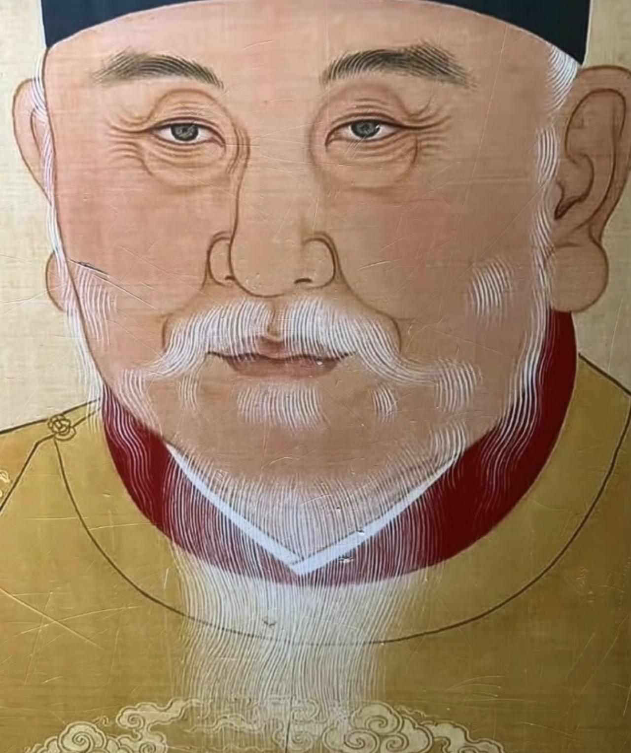 不是？什么情况？明孝陵朱元璋的画像刚告别鞋拔子脸！新画像刚挂上没几天就被划破了？