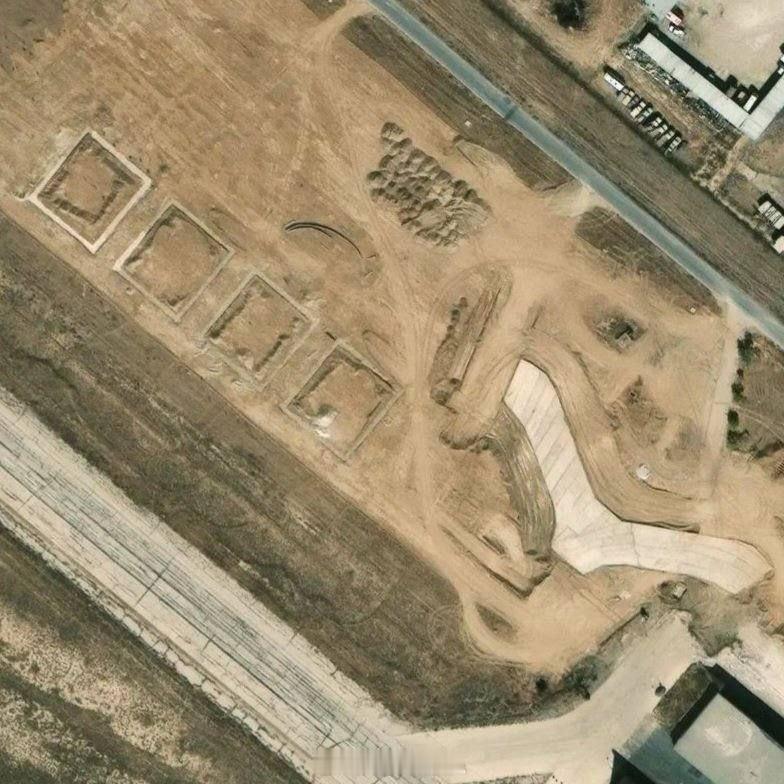 俄乌冲突 伊朗正在哈马丹空军基地建造飞机机堡。有消息称，伊朗从俄罗斯购买的苏-3