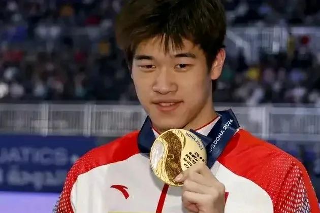 奥运会近期历届男子100米自由泳冠军：
1988年：比昂迪（美国）
1992年：