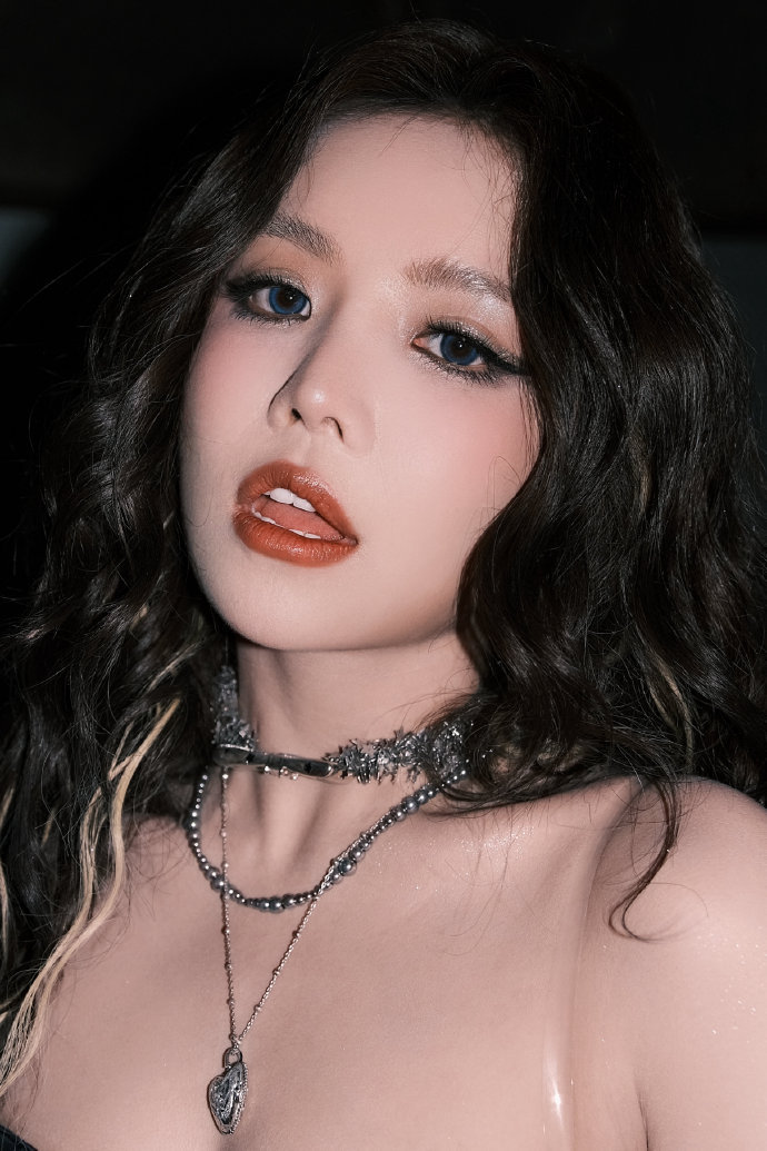 安崎二公妆发安崎挑染造型 都让让我们满分女安崎来咯~~安崎乘风2026二公妆发挑