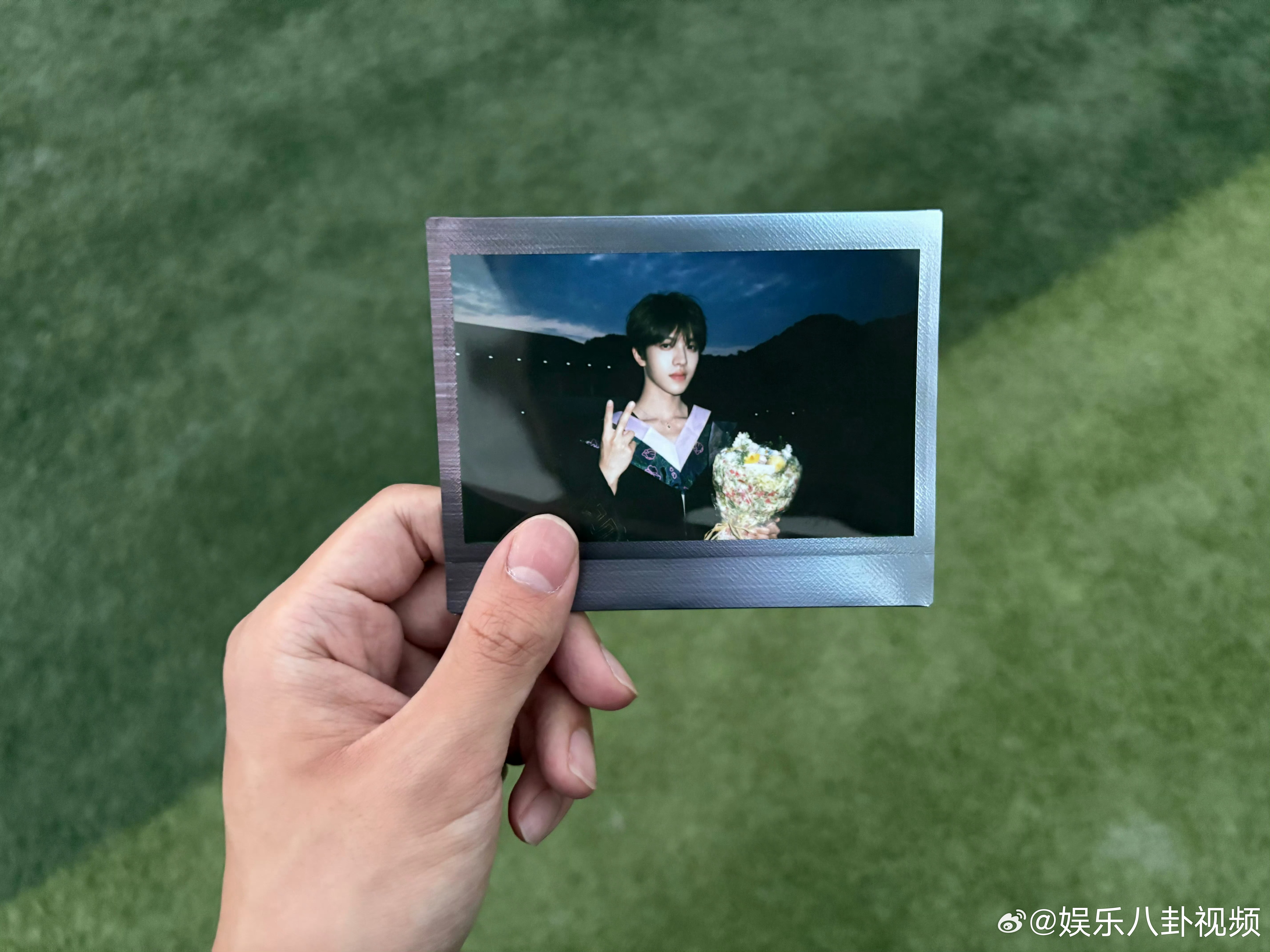 贺嘉述大学毕业照贺嘉述学士服照 亲爱的贺嘉述，毕业快乐！贺嘉述把法宣阁写进了论文