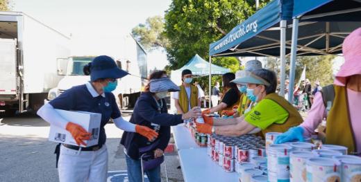 讲师为什么总能在美国要到饭？美国对于穷人的免费食品援助制度。
美国会饿死人吗？是