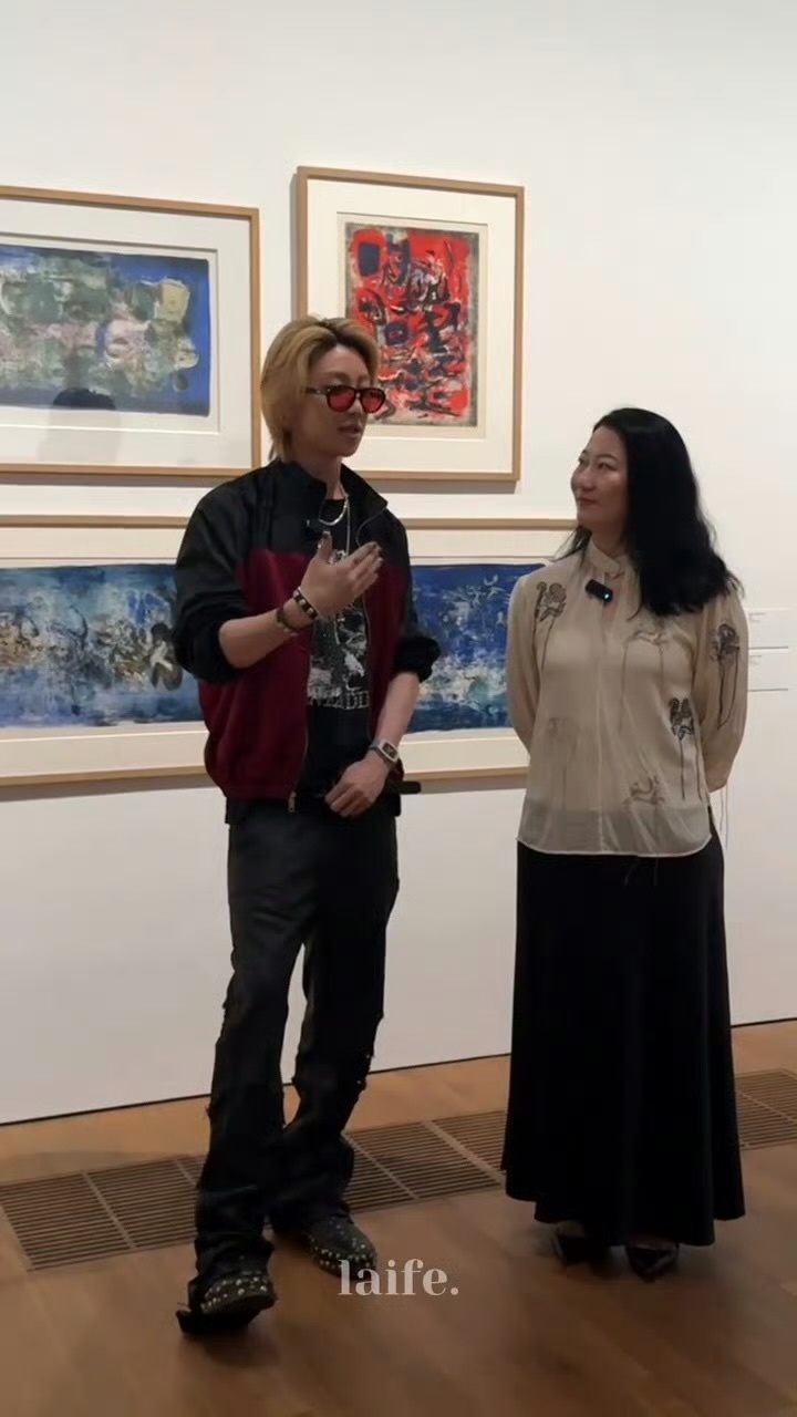 偶八如此优越的身形徐明浩WART艺术晚高峰