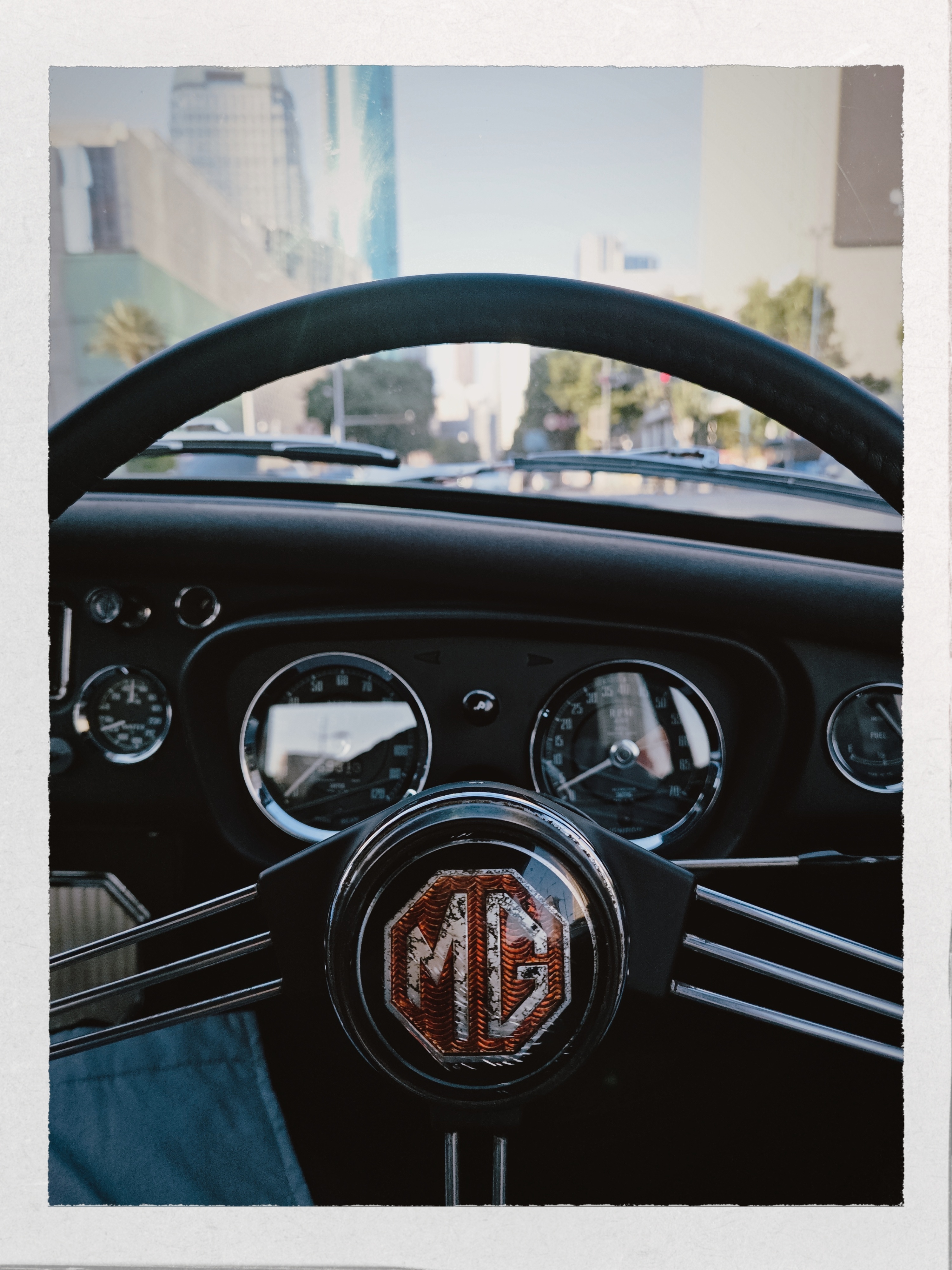 今天天气开刚刚好，舒服的。经典老车好多车anycar