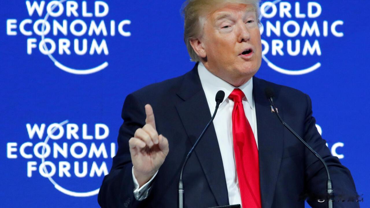 特朗普反对将联合国迁出美国
哪怕联合国天天开会骂美国，但它只要在纽约，美国就可以