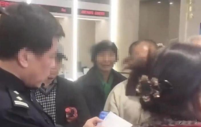 山东淄博，一女子多年来在银行存了40万，可当女子去取钱时，却发现账户上一分钱都没