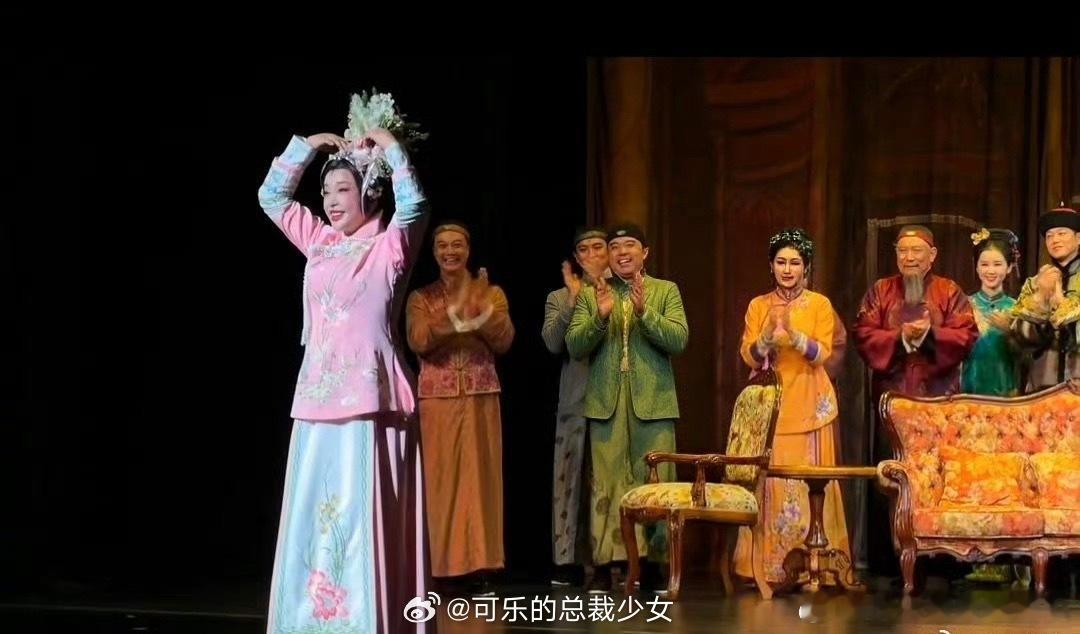 刘晓庆从不被年龄绑架 她说的不被定义是真的不被定义，不是标榜出来的标签。从年轻到