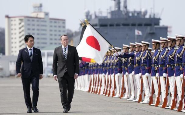 一架专机落地东京，高市收到好消息，她知道：中国不会轻饶她。高市最近可谓是出尽了洋