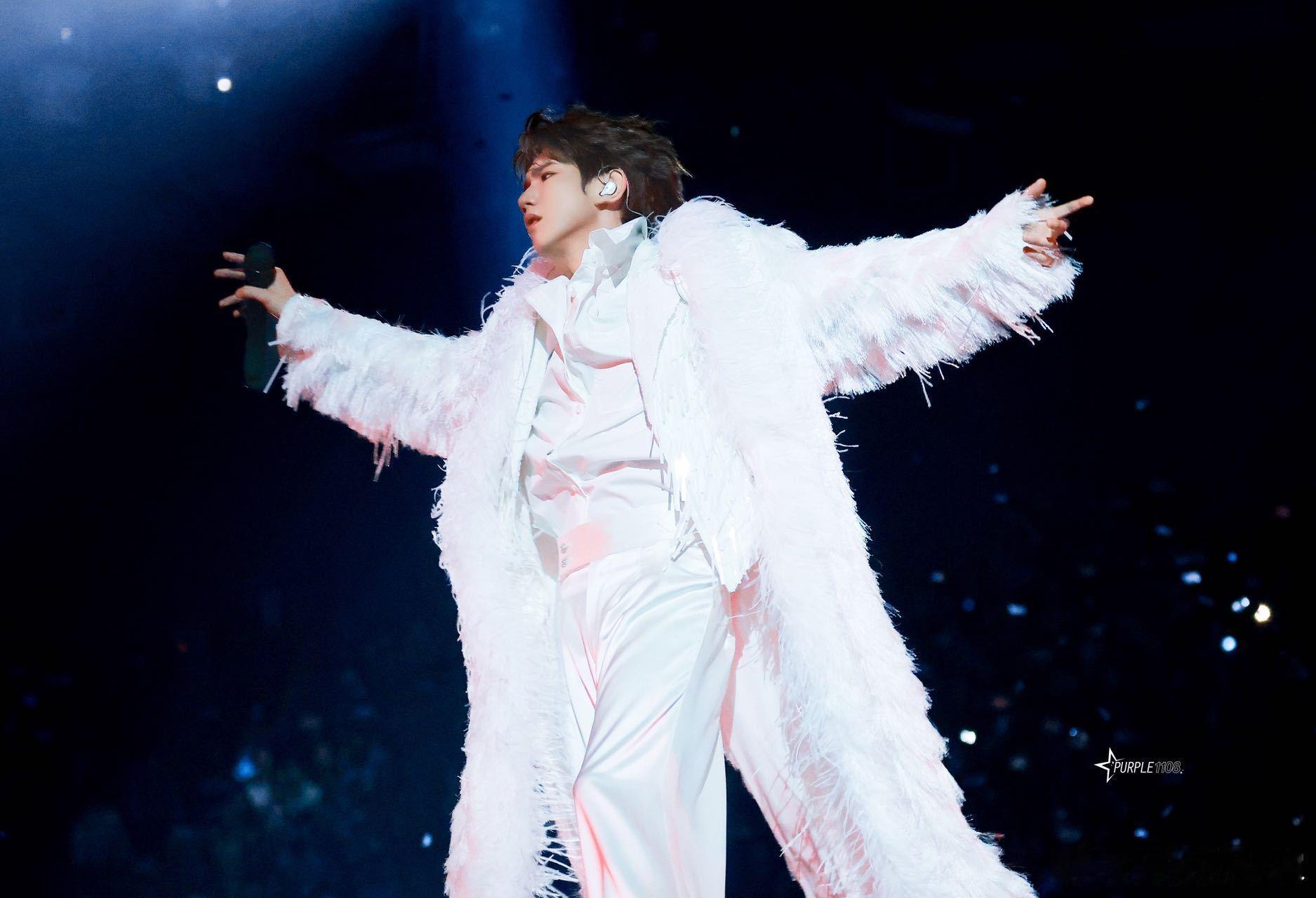 王源说不知道为何都让我脱掉感觉王源在台上那一刻，脑子里已经在安排接下来的健身计划