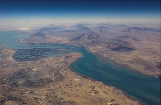 为扭转油价飙升的局面，特朗普正式出手，将平抑油价打造成自己的“第二战场”。此举背