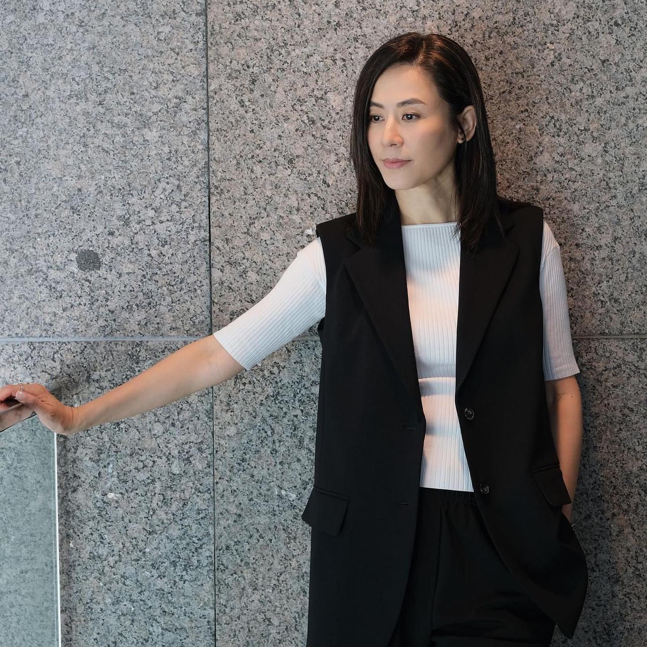 香港著名女星宣萱今年都已经53岁，目前还没有结婚，其实古天乐真的很适合她，希望这