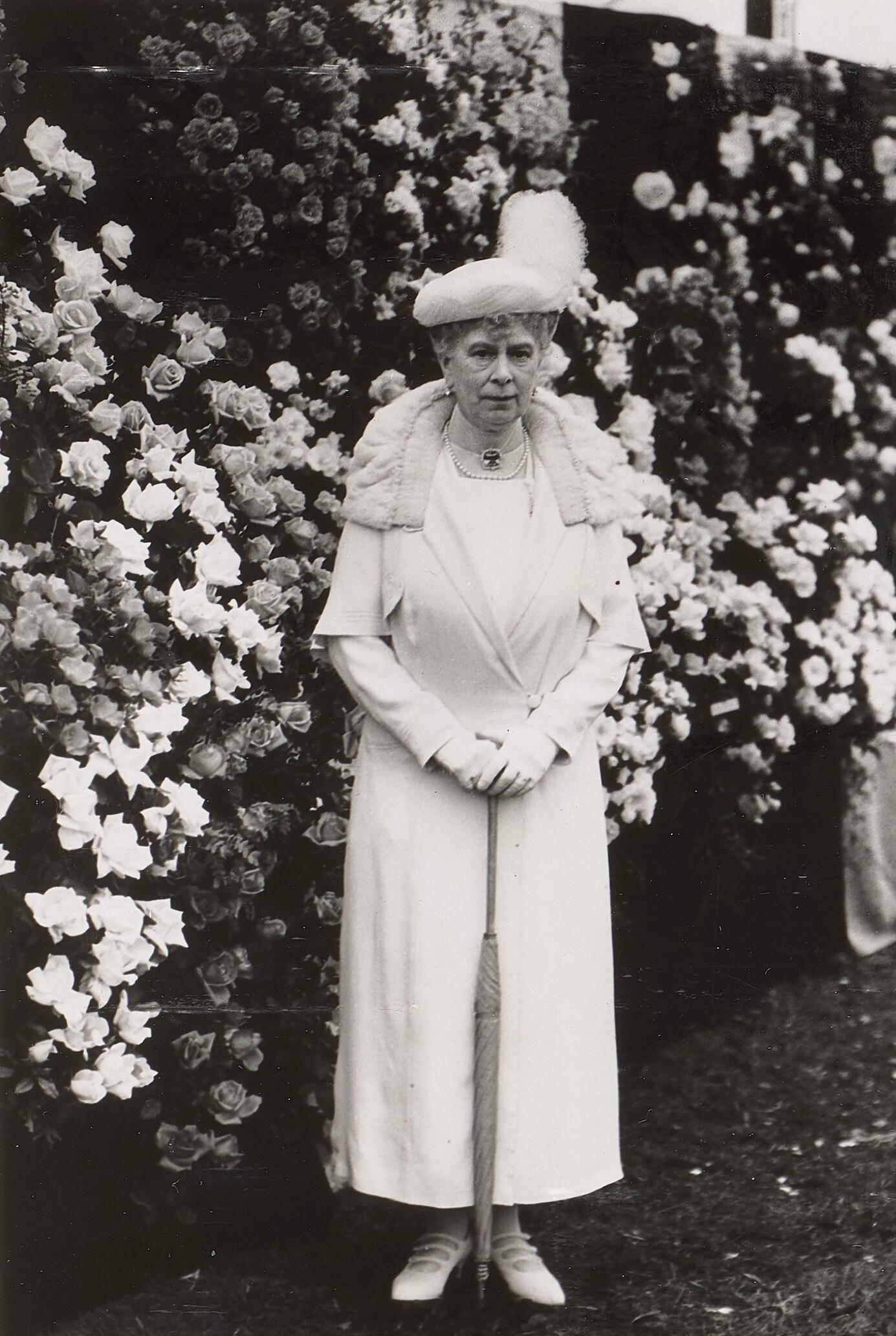 英国王室  1938年7月1日，玛丽王后在切尔西花园展🌸 