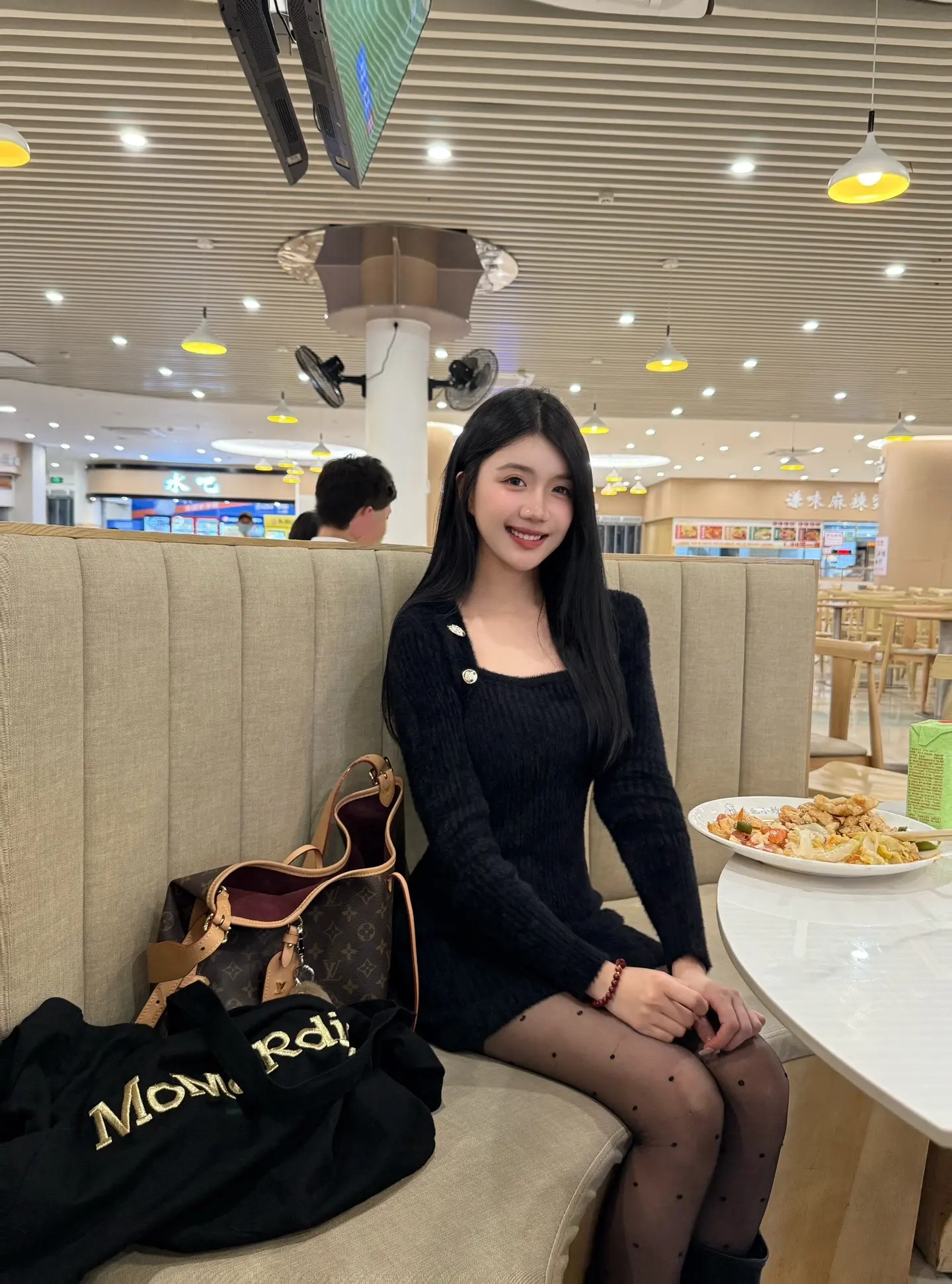 陪我儿子开学。