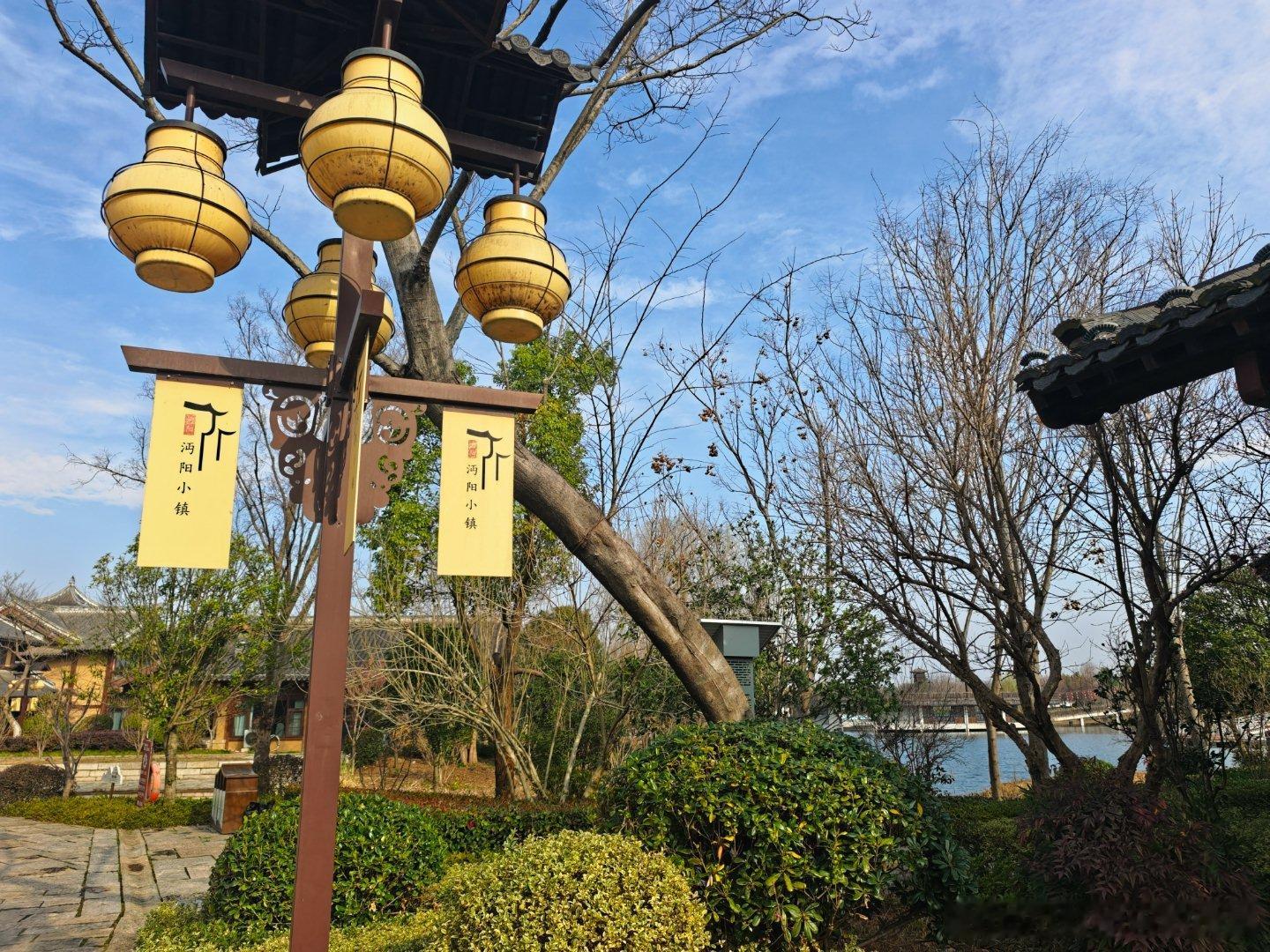 上一贴、评论区也有一些网友吐槽澎湃、吐槽AI应用私信、也有很多网友吐槽、顶不住了