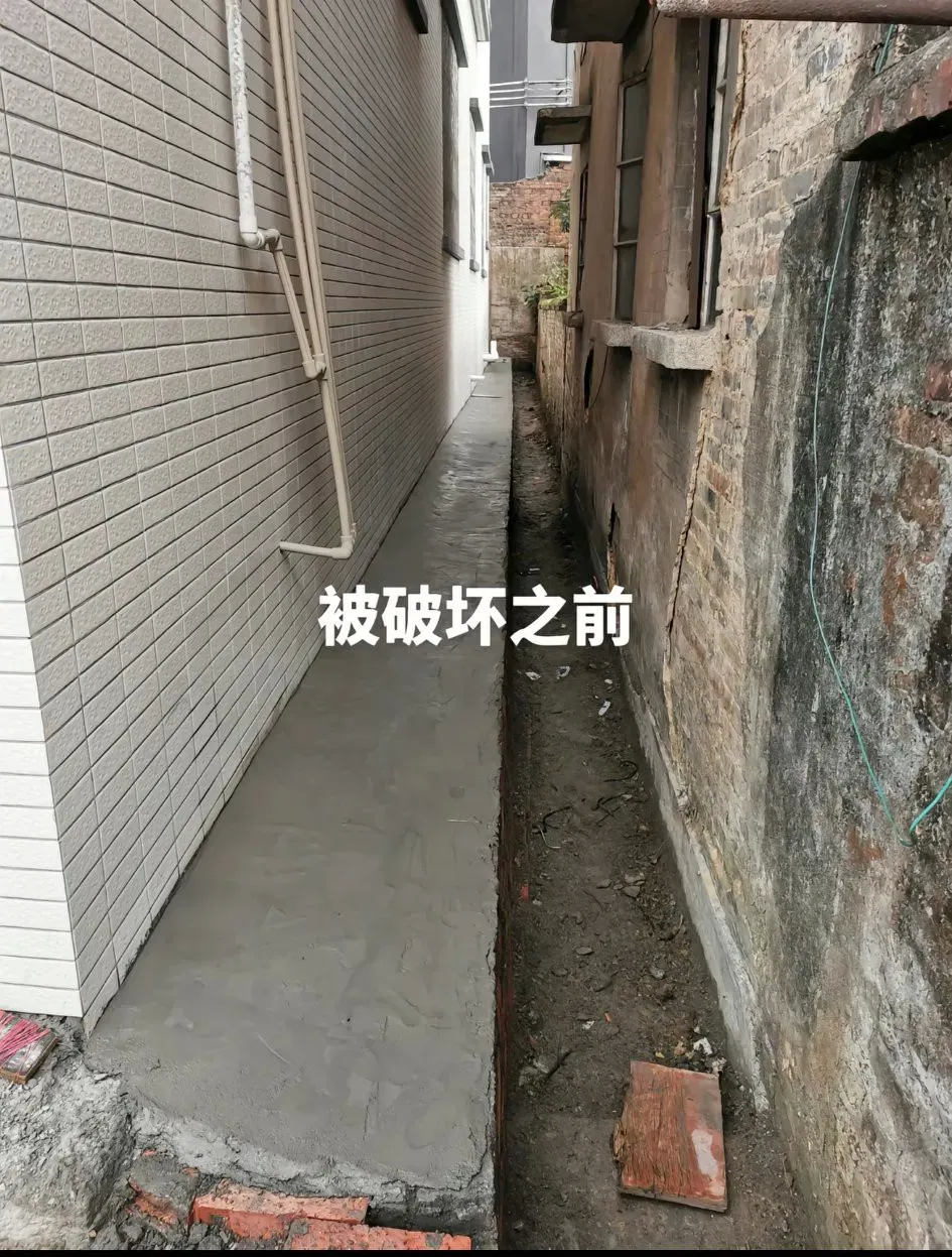 农村两邻居，左边花好几千，把地基给垫高了一点点，结果第二天就被右边邻居破坏了。各