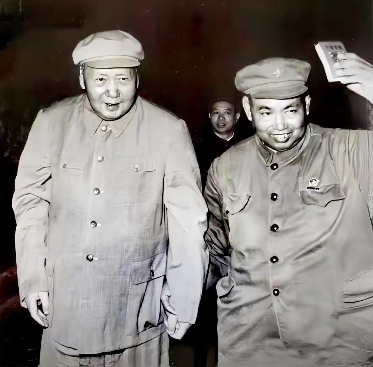 许世友对毛主席的感情有多深？1976年毛主席逝世，许世友把各种报纸和画报上的毛主