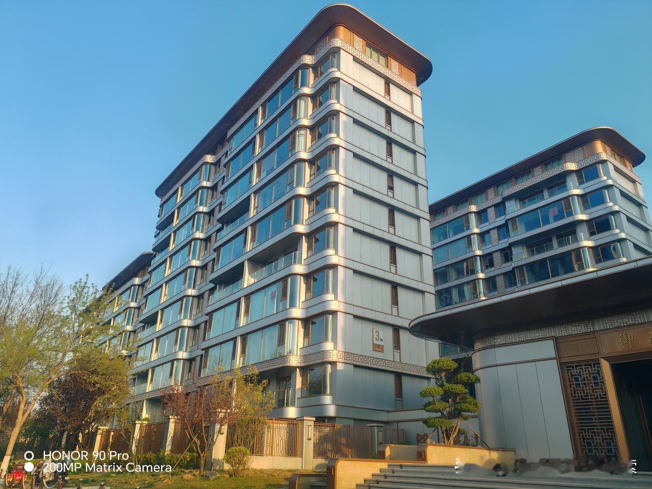 其次，燕郊目前没有限购，限售政策，同时，首套，二套首付比例都降到了15%，以80