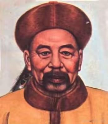 1877年，新疆喀什城下，左宗棠面对上万俘虏，毫不犹豫地下令："降者亦杀！"一语