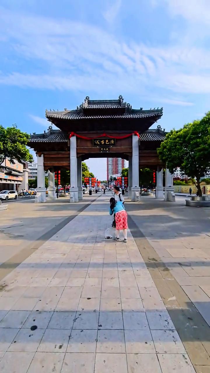 南大街牌坊。
时光穿梭，梦在飞扬，古韵的美如此难忘，古老的韵味如此难忘。
