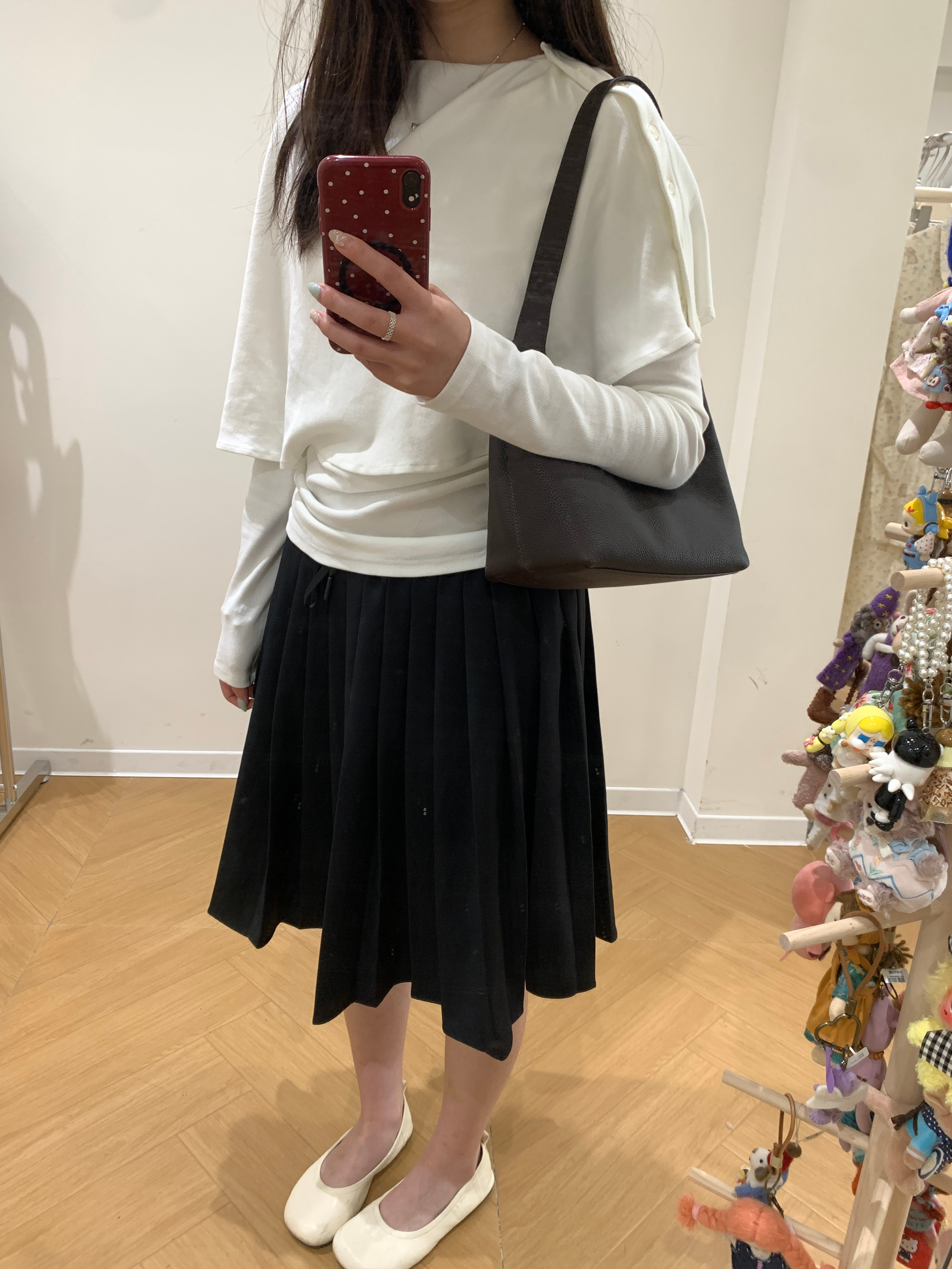 对了今天拍版的ootd：👕free freedom 👗othereverse