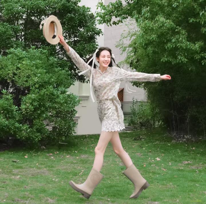 迪丽热巴盛夏壁纸大放送动漫仲夏狂欢季