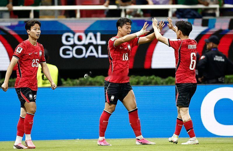 韩国掀翻欧洲强队靠什么又是羡慕韩国球迷的一天 洪明甫拿下孙哥的操作确实很有魄力，