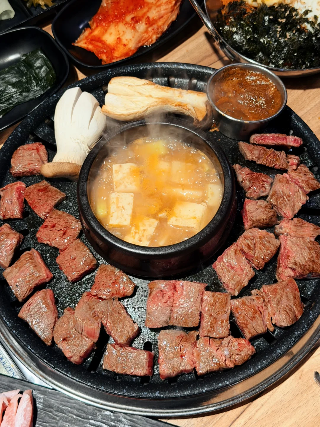 首尔烤肉封神！免费拉面吃到爽