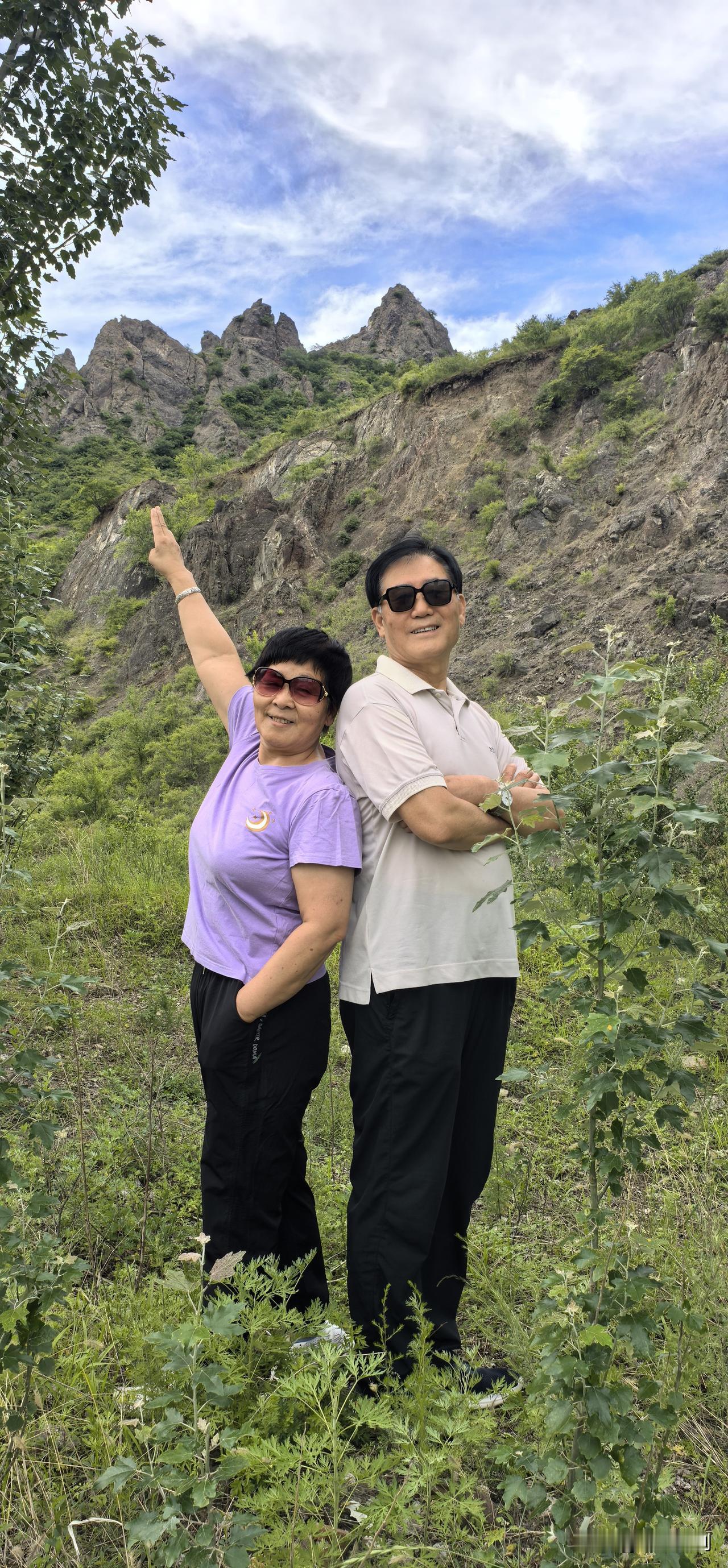 张家口涿鹿武家沟镇镇政府所在地，在一个峡谷中，地方不大，人口不多，何以成为镇政府