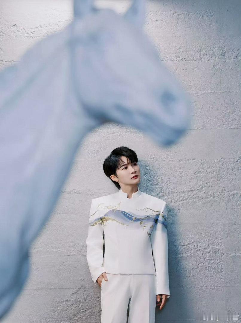 周深良陈美锦主题曲星昼周深良陈美锦主题曲星昼上线以歌声为序，赴锦绣之约，周深《星
