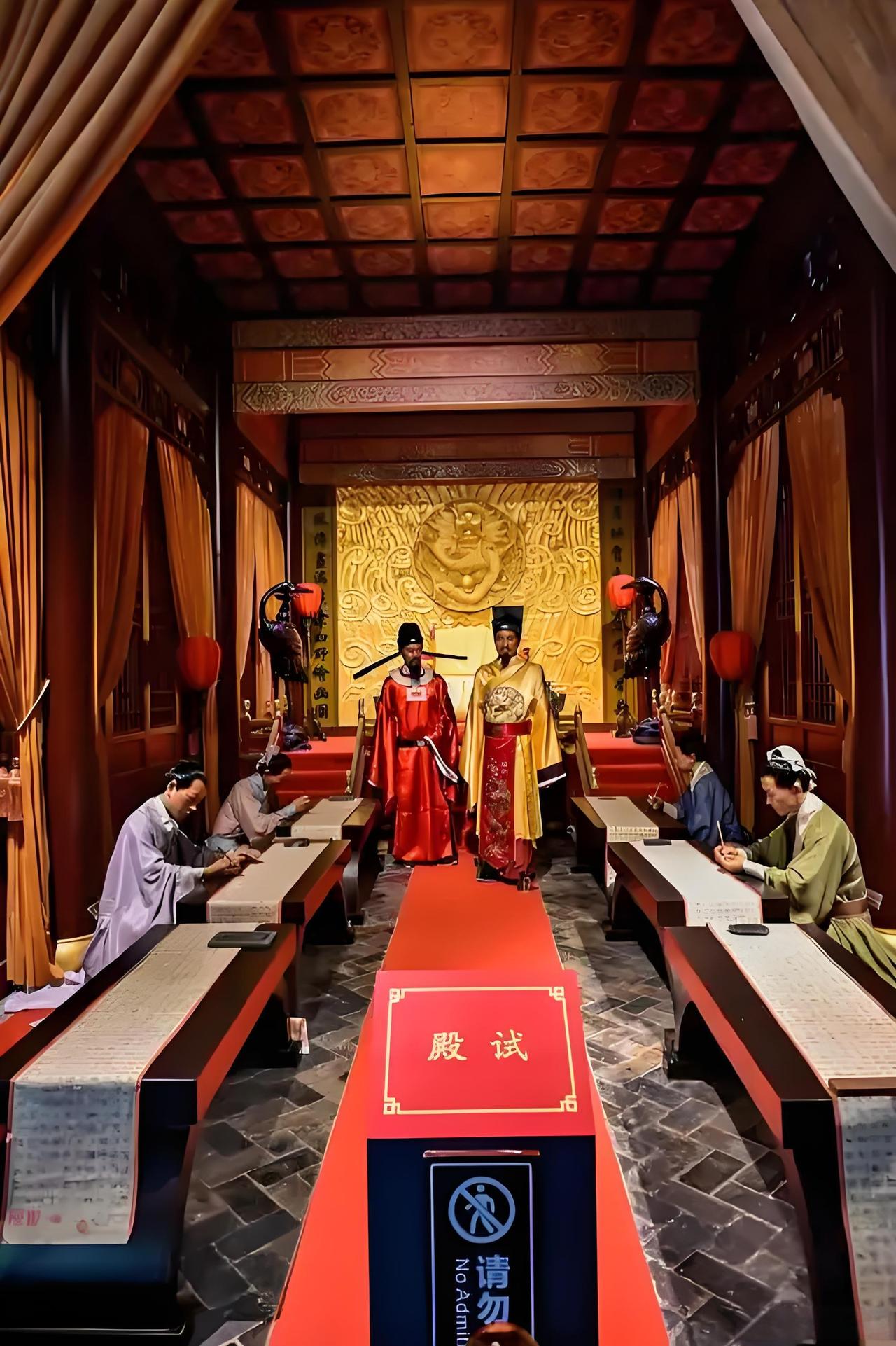 大家好，我是你的历史人物科普博主！今天带大家穿越回古代，揭秘科举制度中的“进士科