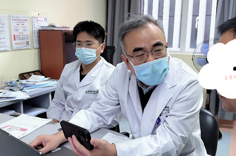 家人得过肺癌，自己得病的风险，确实会高一些，但不是说一定会得癌！这种情况在医学上