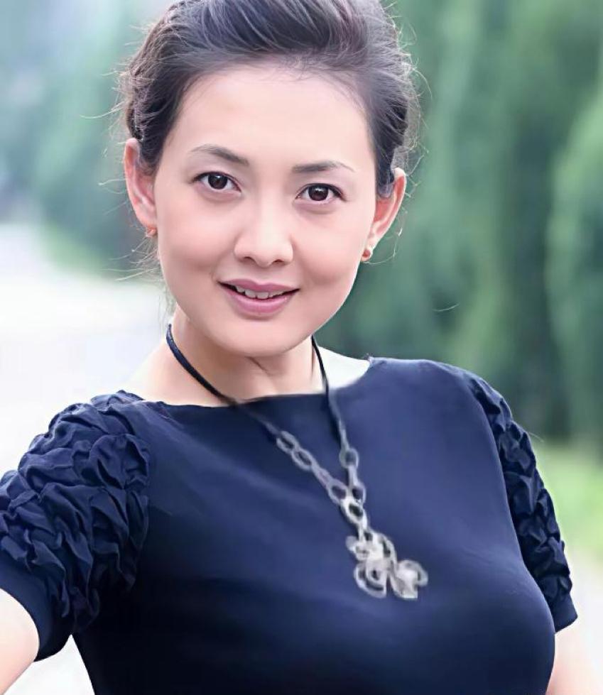 2007年，牛莉生下一女，在一次吵架的过程中，她怒气冲冲地问老公刘亚东：“你比我