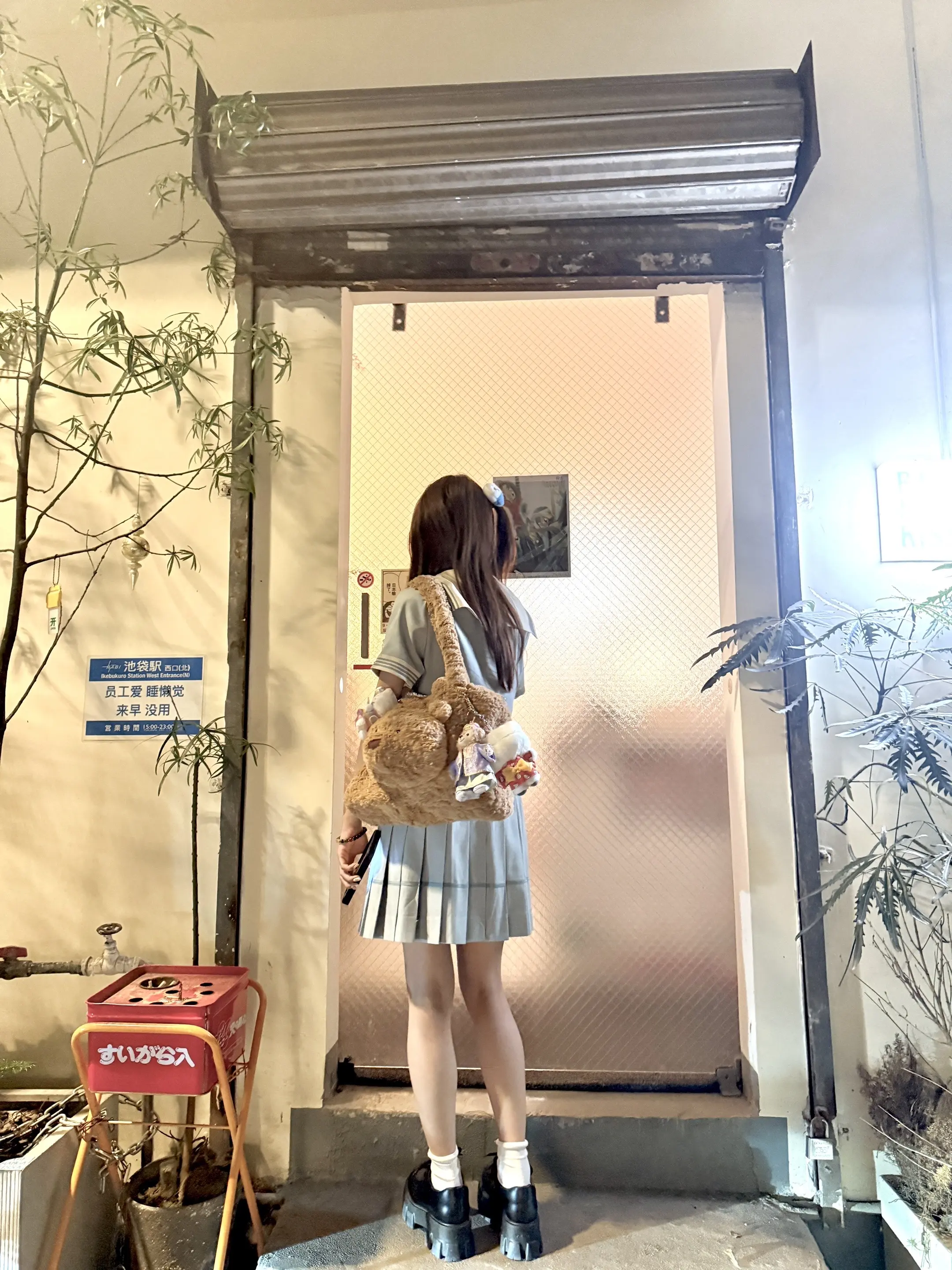 我看着你背影 想开口